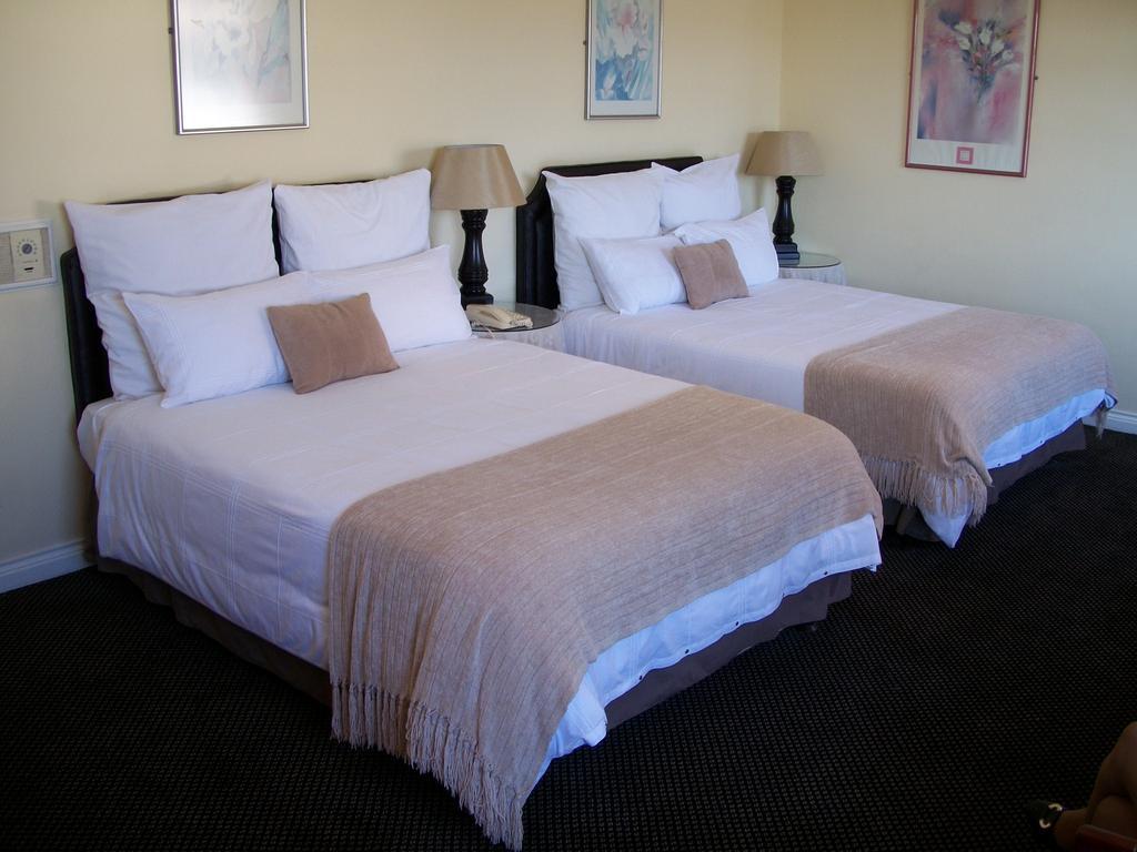 Savoy Hotel Kimberley Room photo