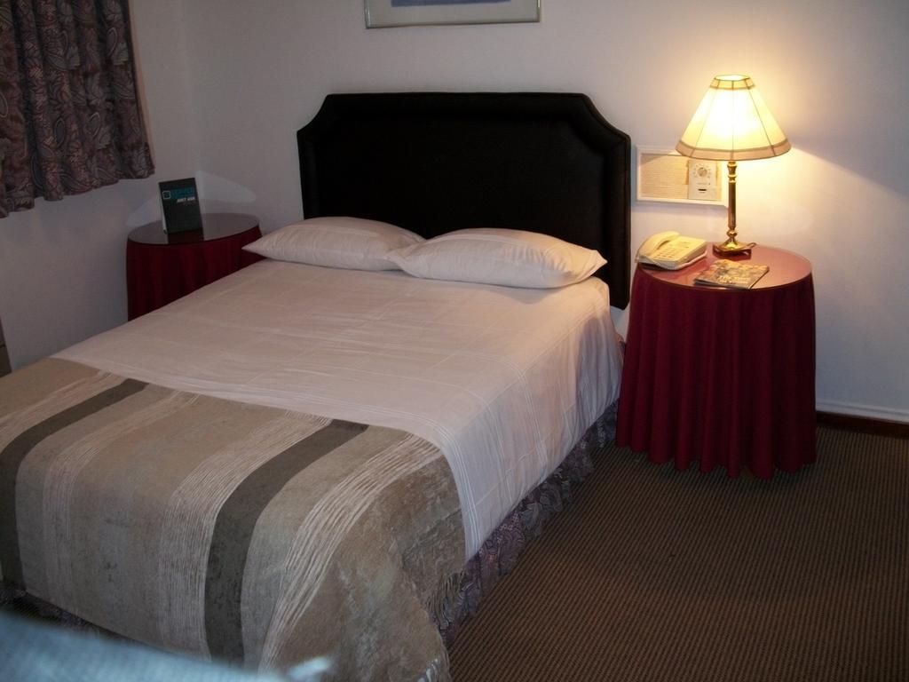 Savoy Hotel Kimberley Room photo